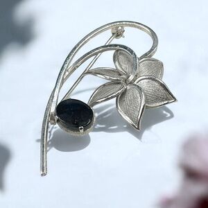 🌺Vintage DEC Sterling & Onyx Flower Brooch